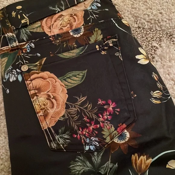 7 For All Mankind Floral Skin Jean (Mid-Waist) - Picture 8 of 11